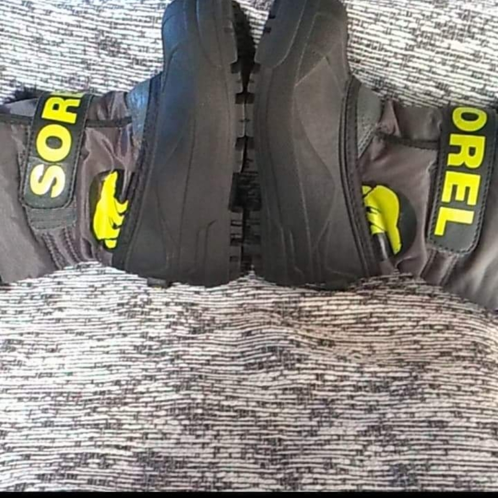 Sorel boy boots